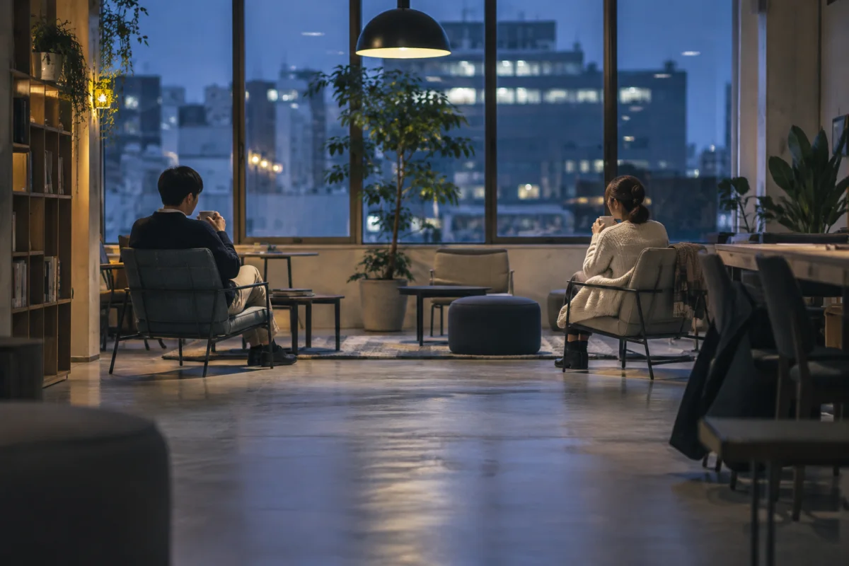 マッチングアプリで話題がない時|会話を広げる型の状況を日常の場面で表した編集部イメージ