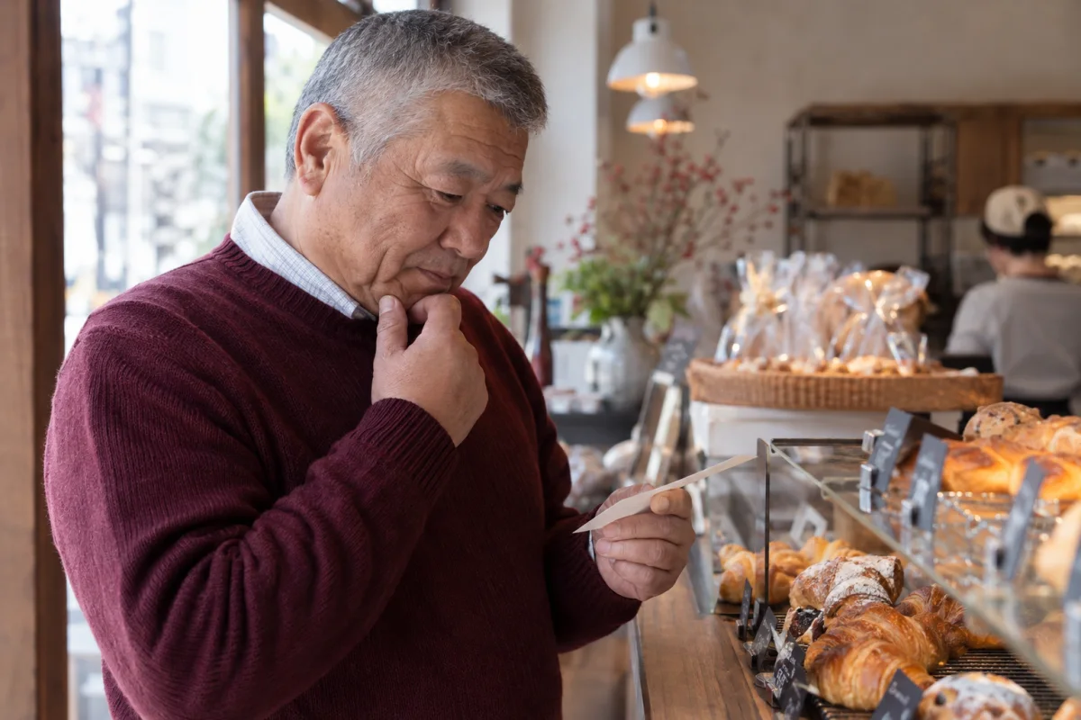 マッチングアプリで初めて会う時の安全チェックの状況を日常の場面で表した編集部イメージ