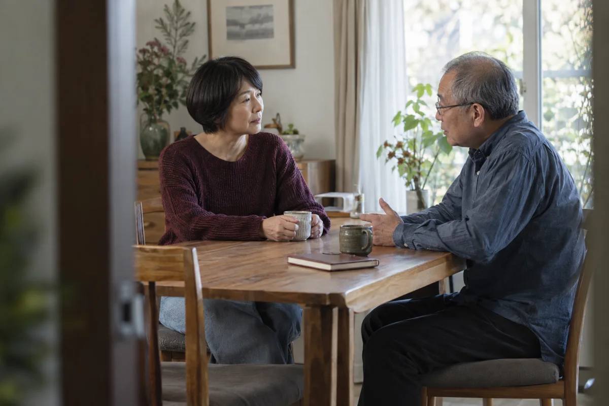妻が性生活を断る理由を決めつけない|対話の始め方の状況を日常の場面で表した編集部イメージ
